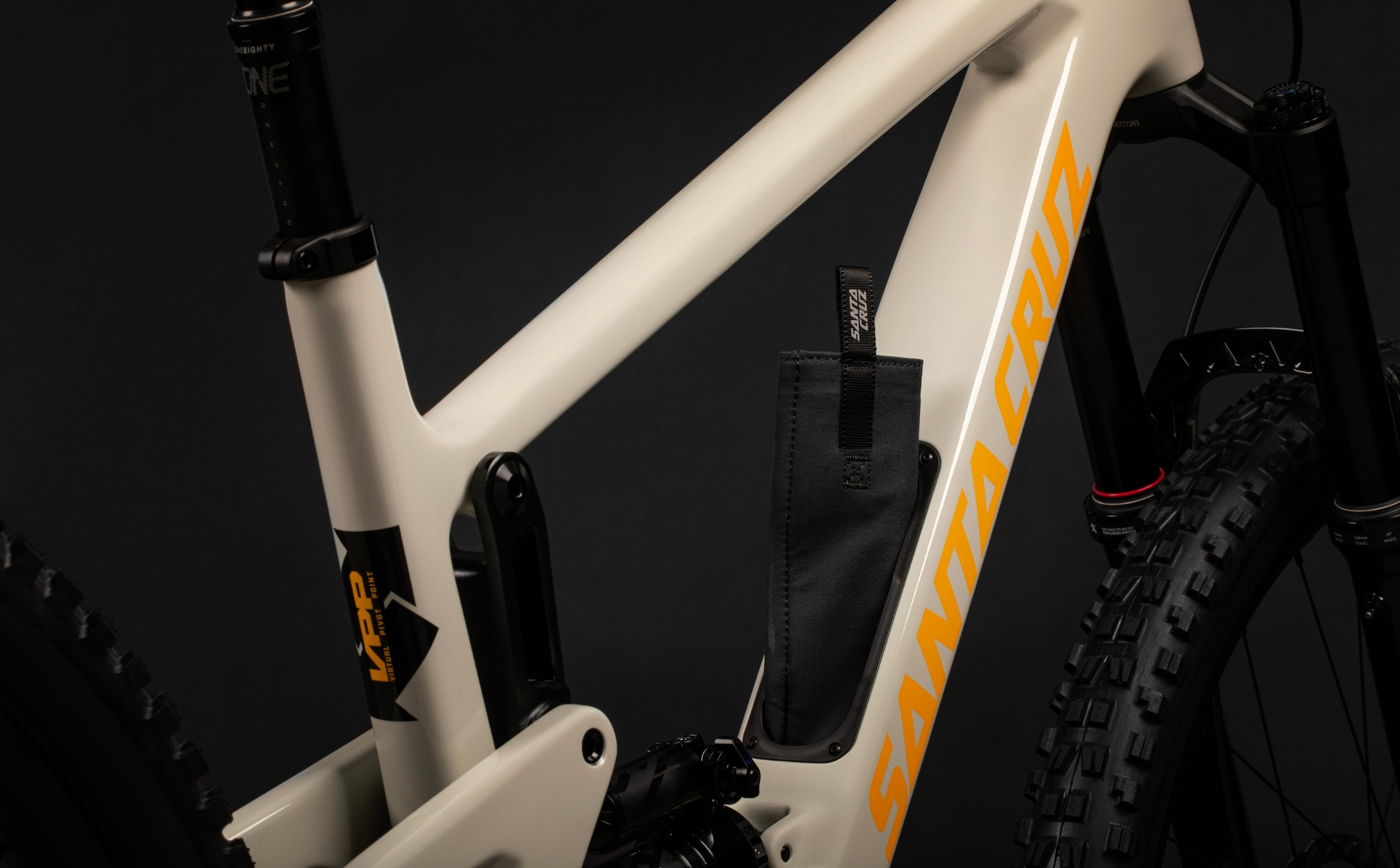 Santa Cruz Bronson 4 Carbon C R-Kit 2024 Details